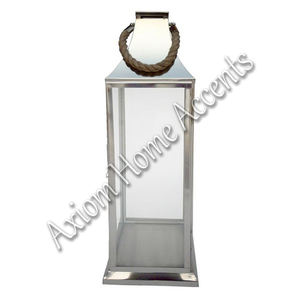 Axiom Home Acentos Decoración navideña festiva Elegante vela de madera hecha a mano Linternas y tarros con atractivo contemporáneo - Product Image 1