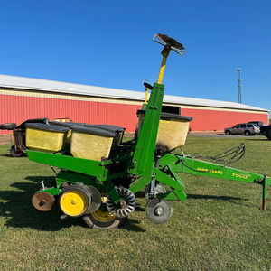 Sembradora de Maíz y Cacahuetes con Fertilizante en Venta - Product Image 1