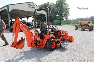 Prêt à expédier tracteur Kubota BX2D5 25Hp 30Hp avec plateau de coupe Chargeur Rétrocaveuse Tondeuse Boîte de vitesses En stock Livraison rapide - Product Image 4
