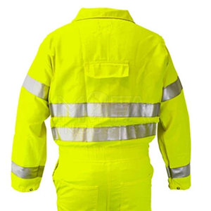 Uniforme de seguridad para trabajadores de la construcción de alto rendimiento, ideal para trabajos pesados y condiciones al aire libre - Product Image 6
