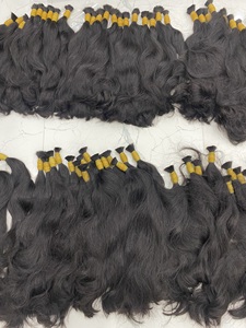 Vente en gros de cheveux humains vierges vietnamiens alignés avec de longues cuticules style noir ondulé naturel en vrac - Product Image 5