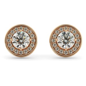 Pendientes de diamantes de diseño halo de corte redondo de 0.50 ct con diamantes cultivados en laboratorio en conjunto de anillo de boda de platino - Product Image 1