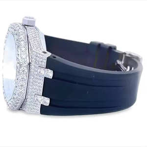 Elegante Reloj de Cuarzo con Incrustaciones de Diamantes de Moissanita Estilo Hip Hop para Hombre con Esfera de Cristal y Correa de Goma - Product Image 3