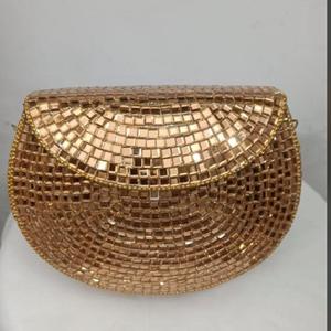 Sac à main de soirée en mosaïque de perles dorées et blanches de luxe, nouveau design, élégant, pour femmes, sac à main artisanal - Product Image 4