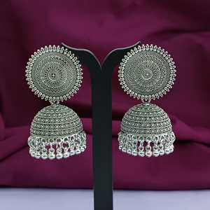 ชุดเครื่องประดับสำหรับผู้หญิงต่างหูห้อยขนาดใหญ่แบบหมุดกลมชุดเครื่องประดับดอกไม้ออกซิไดซ์จากอินเดีย - Product Image 2