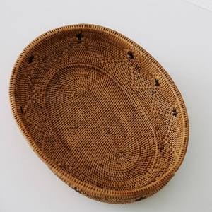 Plat de service en rotin naturel unique avec un design élégant, parfait pour l'utilisation d'un bol de stockage de salade de fruits et d'aliments - Product Image 3