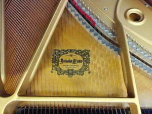 เปียโนแกรนด์ Yamaha C5B สภาพดีเยี่ยม จัดส่งรวดเร็ว งานฝีมือดั้งเดิม สวยงาม คีย์เรียบลื่น มือสอง 2153654 - Product Image 6