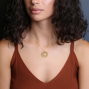 Collier élégant avec pendentif en forme de fleur ronde en zircon noir, fabrication artisanale turque, vente en gros, bijoux en argent sterling 925 - Product Image 2