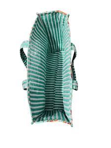 Bolso Tote Abierto de Hombro Acolchado con Estampado Floral Hecho a Mano 100% Algodón para Mujer - Product Image 4