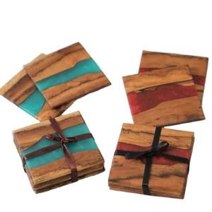 Dessous de verre personnalisés en bois d'acacia, ensemble de dessous de verre époxy rivière résine turquoise, sous-verres personnalisés, cadeau d'Halloween, cadeau gravé, - Product Image 1