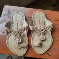 Sandales ethniques artisanales en cuir Kolhapuri, fabriquées à la main en Inde, pour hommes et femmes, usage quotidien