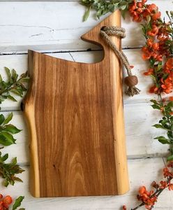 Planche à découper en bois de teck avec poignée en bois pour cuisine planche à découper moyenne cadeaux en bois - Product Image 1