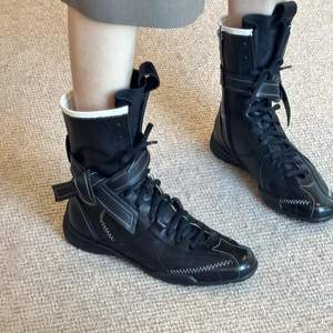 Bottes élégantes pour femmes, hauteur genou, en cuir, talon aiguille, bout pointu, style Chelsea, à enfiler - Product Image 2