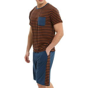 ชุดเสื้อและกางเกงขาสั้นผู้ชาย เนื้อผ้าโพลีเอสเตอร์ 100% น้ำหนักเบา ยืดหยุ่นได้ รับสกรีนโลโก้ เหมาะสำหรับออกกำลังกาย ฟิตเนส เทรนนิ่ง เดินทาง และกิจวัตรประจำวัน - Product Image 2