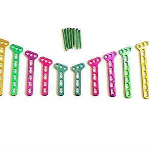 Lot de 12 plaques en T obliques en titane (3.5mm) avec 50 pour vis LCP pour base d'instruments chirurgicaux vétérinaires - Product Image 1