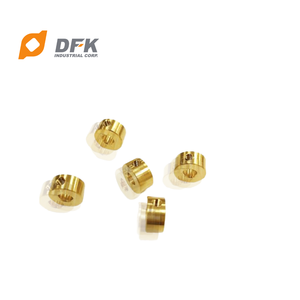 Écrou de serrage en laiton usiné CNC de précision DFK avec tournage et perçage pour applications industrielles - Product Image 3