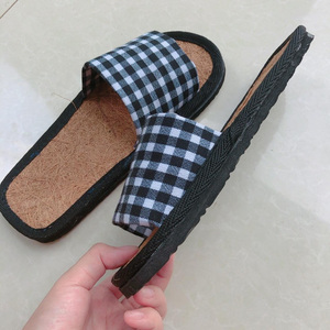 Fabricante de zapatillas de coco de Vietnam sandalias y chanclas ecológicas hechas a mano para uso diario exportación a granel - Product Image 3