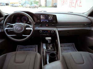 Silver 2024 SEL FWD, Asientos de Cuero Oscuro, Sistema de Navegación, Arranque Remoto, Techo Panorámico, Android Auto, Llantas de Aleación R17 - Product Image 4