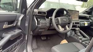 รถยนต์โตโยต้า ฟอร์รันเนอร์ ปี 2025 สภาพใหม่/มือสอง เครื่องยนต์เบนซิน 2.0 ลิตร เกียร์อัตโนมัติ สีเทา - Product Image 4