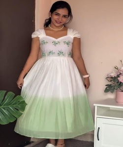 TRENDING CHINON SECUENCIA MULTI HILO BORDADO TRABAJO ANARKALI VESTIDO CON DUPATTA NOVIA PRECIO AL POR MAYOR ROPA ÉTNICA - Product Image 6