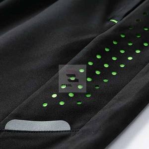 Pantalones cortos deportivos de cintura elástica para gimnasio para hombre, estilo informal con patrón sólido - Product Image 5