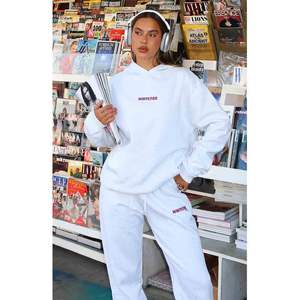 Ensemble de survêtement long en deux pièces pour femmes, uni, brodé, pour l'hiver - Product Image 1