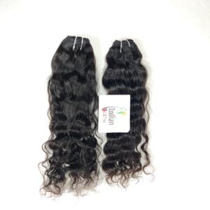 Extensions de cheveux humains indiens de qualité supérieure à 100%, bouclés, cuticules alignées, vierges, bon marché, couleur noire naturelle, en vente - Product Image 4