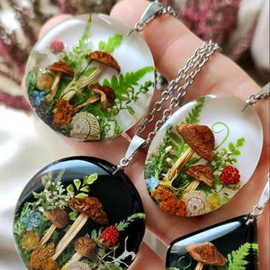 Pendentif en résine Ogan fait main collier époxy en cristal sculpté pour cadeaux par Tayyab Handicraft - Product Image 1