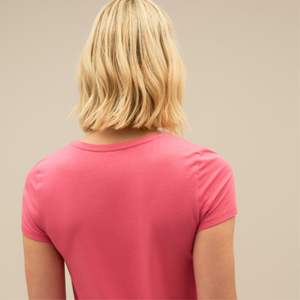 Haut en bambou pour femmes de haute qualité | Tissu durable, doux et rafraîchissant | Conçu pour les styles de vie actifs et décontractés - Product Image 4