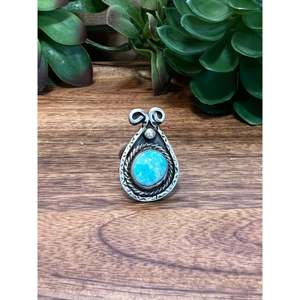 Anillo coleccionable de turquesa y plata de ley con motivos culturales navajo, talla 5.75 - Product Image 1