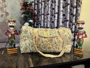 Bolsa de lona de algodón grande de la mejor calidad al por mayor bolsas de viaje de gimnasio personalizadas hechas a mano cierre de cremallera bloque de mano impreso acolchado - Product Image 4