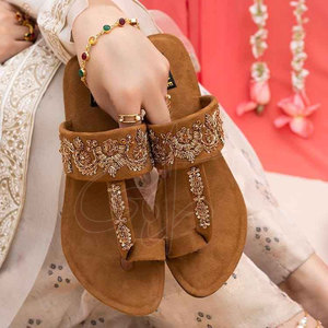 Chappals Kolhapuri légers, imperméables et de haute qualité, avec logo et style personnalisés pour femmes - Product Image 3