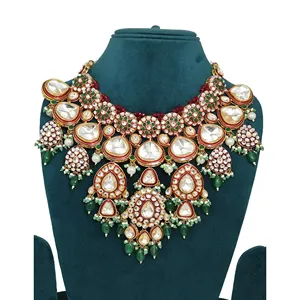 ชุดเครื่องประดับวินเทจ Kundan Polki ชุบทอง ประดับด้วยพลอยสีเขียวและลูกปัดเคลือบสีแดง สำหรับงานแต่งงานหรืองานเลี้ยง - Product Image 4