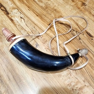 Cuerno de polvo vikingo natural ecológico personalizado tira de cuero hecha a mano artesanía de todos los tamaños para beber al por mayor India - Product Image 6
