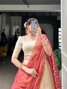 Lehenga Choli en soie jacquard pure Off White avec tissage Zari - Product Image 6