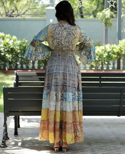 Collection d'été en soie pour les femmes Robe longue imprimée de créateur Jupe longue à col en V imprimée Robe de plage, de soleil et de fête - Product Image 6