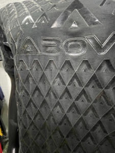 T-shirt de Strongman personnalisé avec poignée de haltère, antidérapant, logo personnalisé, coupe ajustée sportive, impression en relief en caoutchouc pour la force athlétique et le levage de pierres - Product Image 4