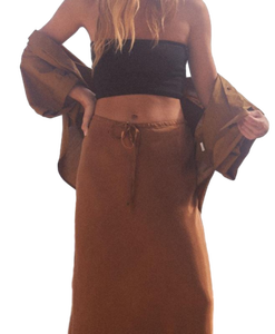 Nueva llegada falda marrón con nudo de corbata para mujer con tela de satén suave ideal para reuniones de negocios o cenas elegantes de noche a la venta - Product Image 3