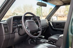 JEEP CHEROKEE LIMITED 4X4 2001 USADO, Volante a la Izquierda/Derecha - Product Image 4