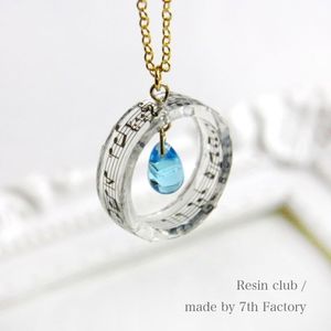 2024สินค้ามาใหม่สร้อยคอแบบใสแนวสตรีทบอยสร้อยแบบไม่สิ้นสุดสไตล์ฮิปฮอปพังค์สำหรับผู้ชายเครื่องประดับที่ทำจากเรซิ่น - Product Image 2