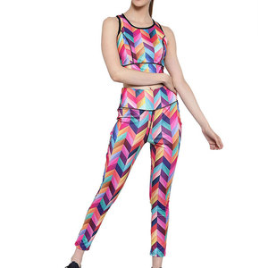 En stock, ensembles de yoga pour femmes de qualité supérieure, taille élastique, design unique, fabriqués avec des matériaux légers de la meilleure qualité. - Product Image 1