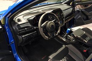 Subaru WRX 2022 d'occasion en excellent état, boîte manuelle 6 vitesses, modifications esthétiques et audio importantes - Product Image 4