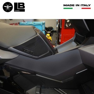 Adesivi 3D per Sella Moto Compatibili con Honda ADV350 2022-2026, Coppia di Adesivi Decorativi - Product Image 4