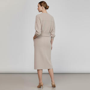 Ensemble sweat-shirt personnalisé avec jupe pour femme - Product Image 3