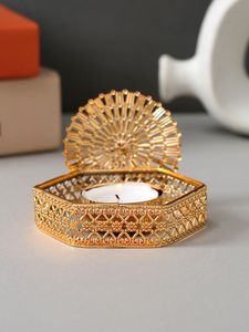 Porte-bougie en métal décoratif unique Moon Look pour le Ramadan, à placer sur les tables, les étagères et les fenêtres - Product Image 5