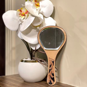Nuevo espejo de maquillaje de mano de cuero auténtico hecho a mano Vintage, diseño de girasol personalizado, espejo de uso diario de tocador compacto - Product Image 2