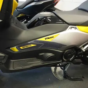 Kit Protezioni Adesive 3D Gialle per Scooter Compatibili con Yamaha Tmax 560 2022-23 Adesivi Moto - Product Image 2