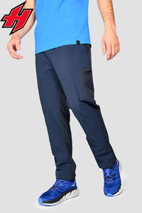 Joggers de nailon ligeros personalizados para hombre, pantalones cargo apilados con detalle de cremallera, panel desmontable multibolsillo, tela para correr, medio recto - Product Image 2