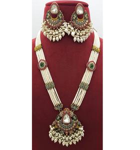 Ensemble de collier long de qualité supérieure et élégant avec des perles dorées, aspect de créateur, avec boucles d'oreilles pour collection de vêtements de mariage pour femmes - Product Image 1