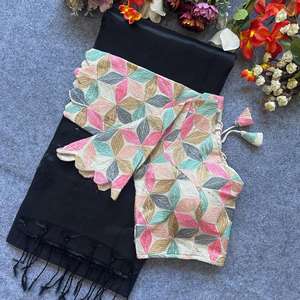 Blusa de algodón de tejido de Blousewala tejida a mano en estilo formal de la India con logotipo frontal suelto para fiestas - Product Image 5